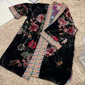 Johnny was kimono size S